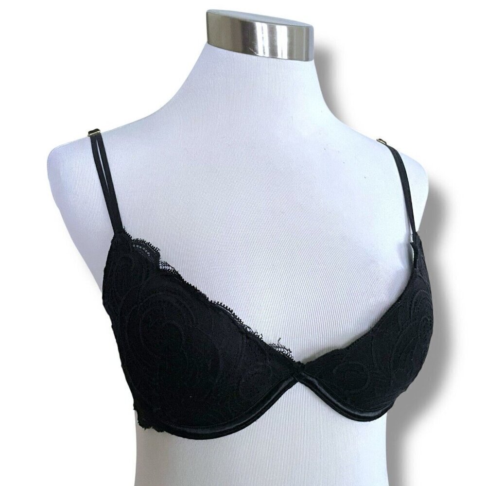 Victorias Secret 34B Bra Black Lace Very Sexy Push Up Underwire Padded Plunge
